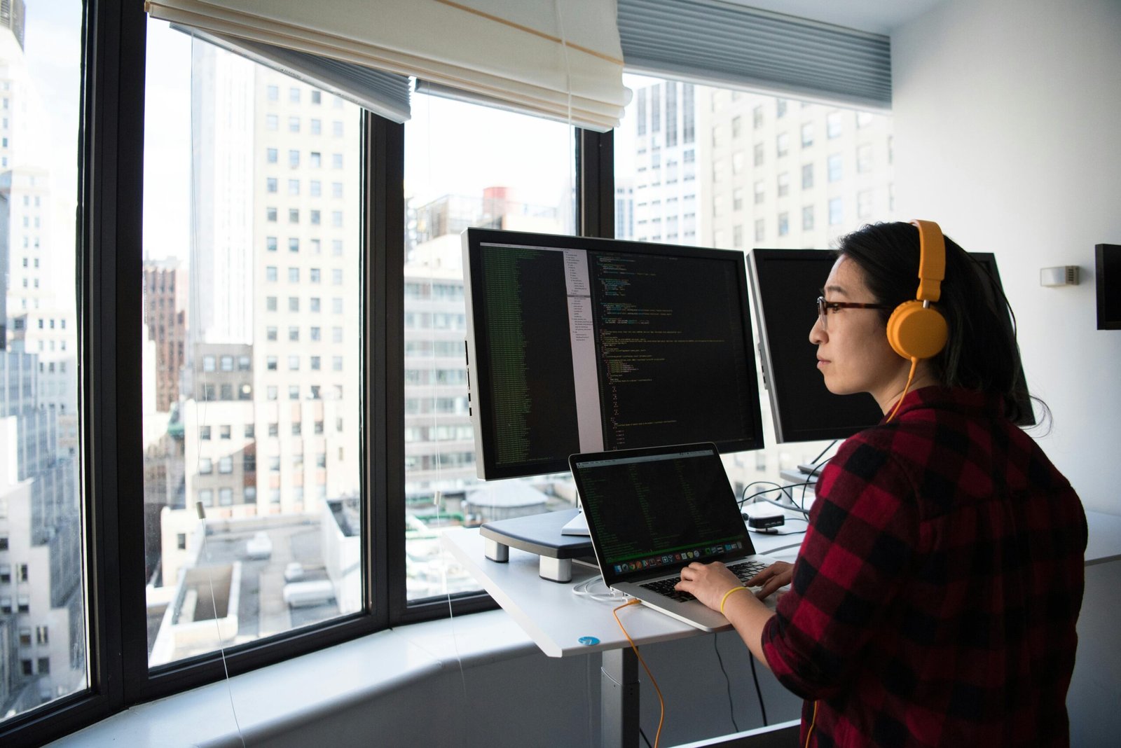 How to become a developer: steps to success in the blockchain industry.